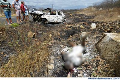 CARRO PEGA FOGO NA CURVA DAS GÊMEAS E DEIXA 4 MOTOS SANTA QUITÉRIA CE