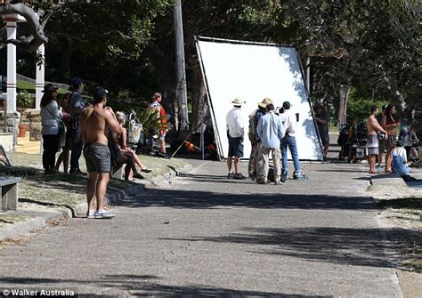 The Bachelor S Zilda Williams In Bikini On Here Come The Habibs Set Daily Mail Online