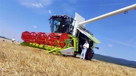 Claas Lance La Moissonneuse Tucano Montana Capable De Compenser Le D Vers