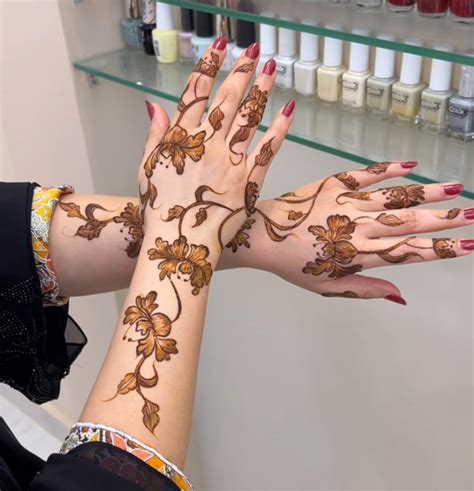 Girly Henna Designs For A Playful Touch Flowing Floral Vine Henna