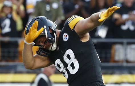 Pittsburgh Steelers TE Suffers Chest Injury - Sports Illustrated ...