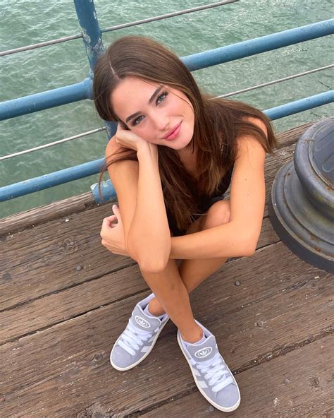 Gorgeous Brunette R PrettyGirls