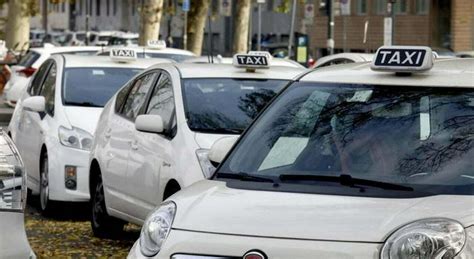 Taxi A Milano Pubblicato Il Bando Per Nuove Licenze Come Fare