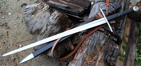 Купить кованый меч эпохи Средневековья по ценам производителя.