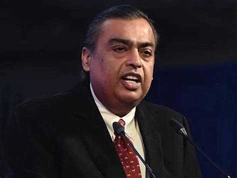 Mukesh Ambani And Nita Ambani Pays A Monthly Salary Of 2 Lakh Rupees To Driver Details Inside