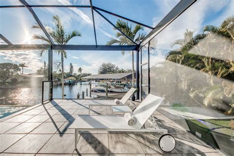 Riesige Berdachte Terrasse Und Infinity Pool In Der Villa Big Easy