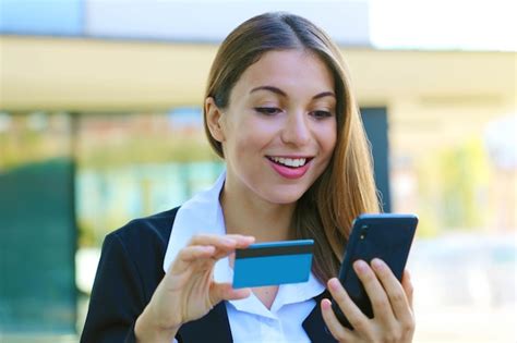 Premium Photo Portrait Of Smiling Young Woman Using Mobile Phone