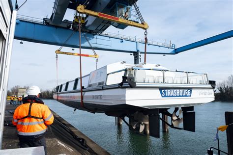 Strasbourg Batorama mise à leau du premier bateau 100 électrique