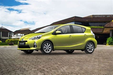 Toyota Prius C Interior And Exterior Images Colors And Video Gallery