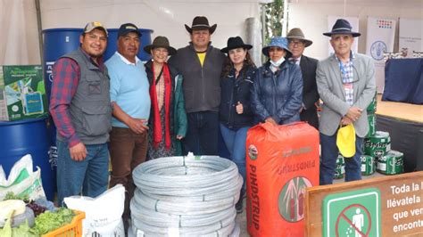 Agricultores De Pichincha Recibieron Incentivos Para Impulsar Una