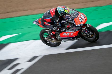 Moto3 Silverstone Ortolá se impone a Alonso y Veijer en un vibrante final