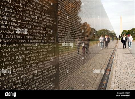 Visitors reading names on the wall, the Vietnam Veterans War Memorial ...