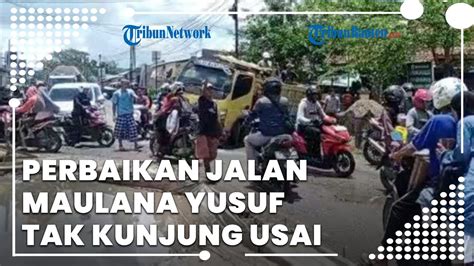 Perbaikan Jalan Tak Kunjung Usai Tuai Protes Warga Mobil Truk Pasir