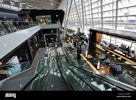 Flughafen zürich abflug -Fotos und -Bildmaterial in hoher Auflösung – Alamy