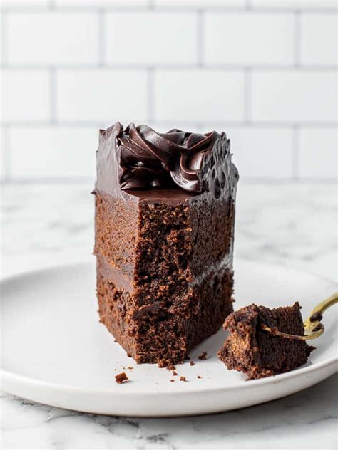 Easy Chocolate Fudge Cake - The Scranline