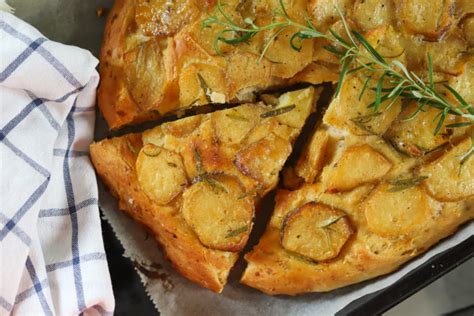 Apulijska Focaccia Z Ziemniakami I Rozmarynem Przepis Na Cudowny