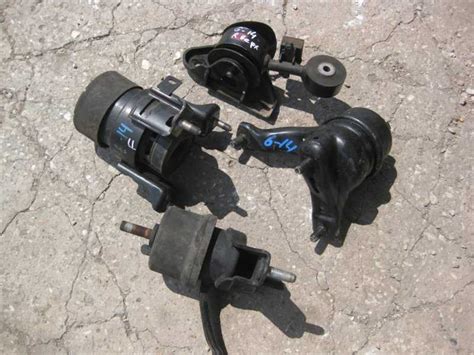 Как проверить на целостность подушки двигателя и коробки на камри 40