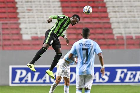 Titular Na Zaga Do América Mg Paulão Não é Relacionado Para O