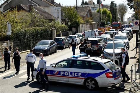 Rambouillet Une Policière Tuée Dans Une Attaque Au Couteau