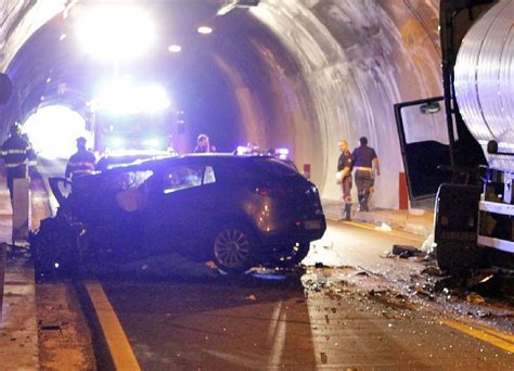 Incidente In Galleria Nelle Marche Muore Una Nobildonna Di Siena La