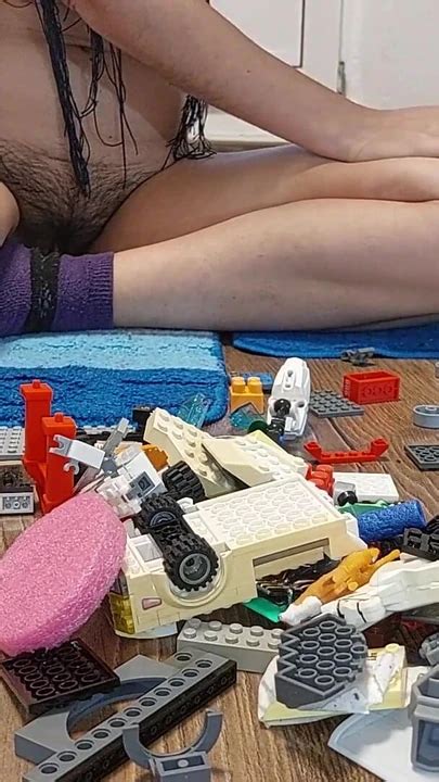 Muss Man Gesehen Haben Von Sexy MILF Behaarte Muschi Dicker Arsch Staubsauger Im Leeren Haus