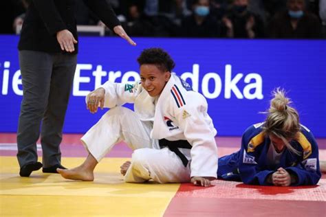 Amandine Buchard Enflamme Bercy Et Remporte Son Cinqui Me Grand Chelem