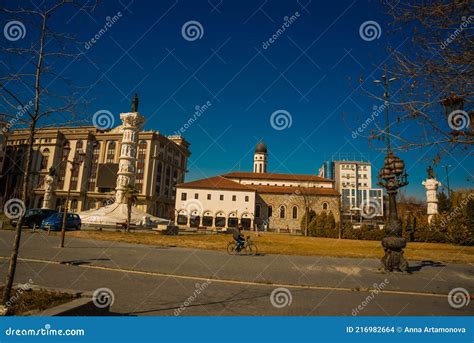 Skopje Norte Macedonia Hermosas Columnas Y La Iglesia De La Santa