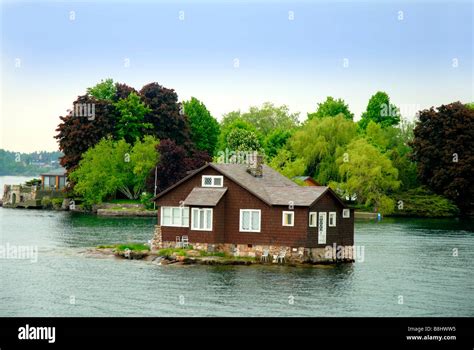 Just room enough island hi-res stock photography and images - Alamy