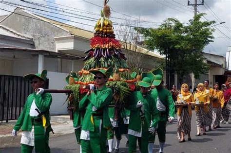 Ruwat Bumi Parakan Tarik Minat Turis Antara News Yogyakarta Berita