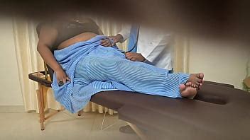 Médico indio follando con un paciente captado por cámara oculta XVIDEOS