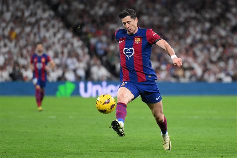 Barcelona superstar only thinking about staying at club amid exit