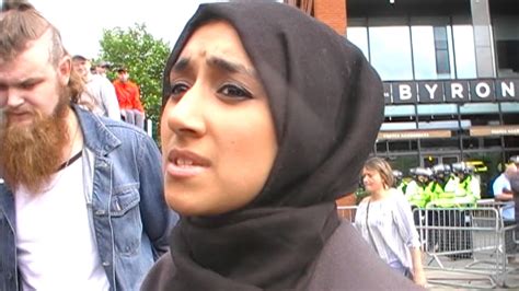 Tommy Robinson Supporter Debates Muslim In Manchester Youtube