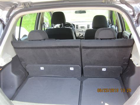 2009 Nissan versa hatchback interior