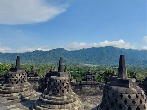 Borobudur Zonsopgang Vanaf Setumbu Heuvel Merapi Prambanan Tour