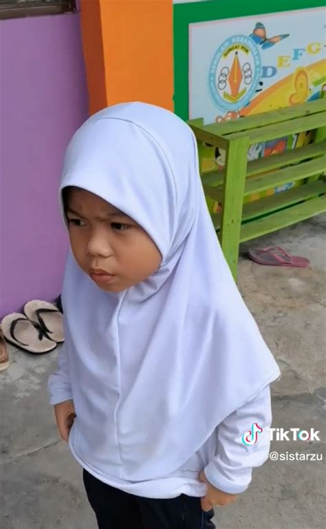 Video Tak Nak Balik Sekolah Sebab Takut Cikgu Marah Reaksi Budak Ini