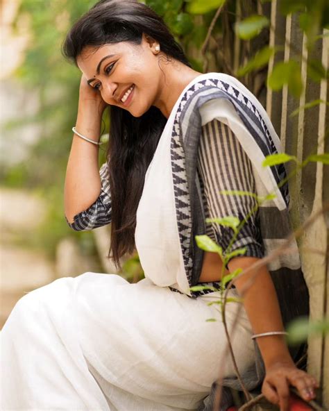Rachitha Mahalakshmi Hot Photoshoot In Saree Glamsundari In
