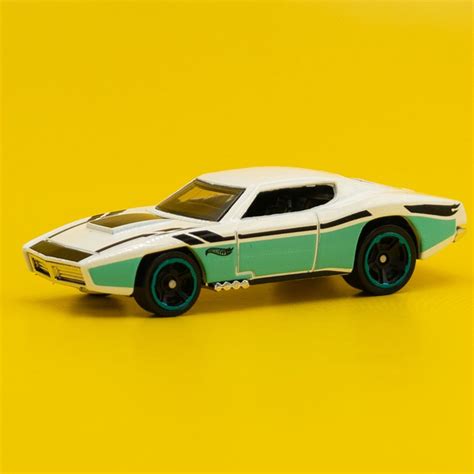 Машинка Hot Wheels Custom Otto Blue Новинка Case F купить с доставкой по выгодным ценам