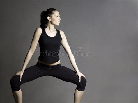 Beau Jeune Brunette Mince De Forme Physique Photo stock Image du noir athlète