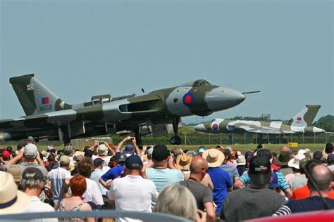 The Final Flight of Avro Vulcan XH558, the World's Last Airworthy V ...