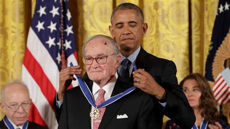Obama Giving Himself A Medal - President Obama awards Presidential Medal of Freedom one final time