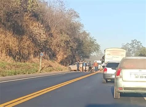 Uma Pessoa Fica Ferida Em Acidente Envolvendo Carro E Carreta Na BR 381