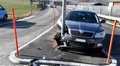 Stadt Chur Gr Koda Fahrer Bei Selbstunfall Schwer Verletzt