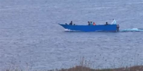 Migranti Due Sbarchi In Poche Ore A Lampedusa Nell Hotspot Oltre 120