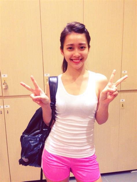 Hot girl Khả Ngân mặc đồ bó sát khỏe khoắn nhưng rất sexy