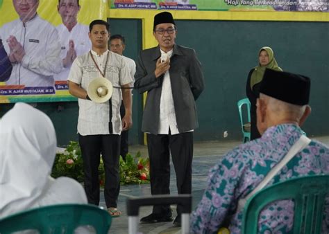 Sekda Ade Suryaman Lepas Jemaah Calon Haji Kloter Di Pubangdai