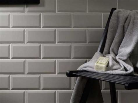 Valencia Bevelled Glossy White Ceramic Subway Wall Tile X Mm