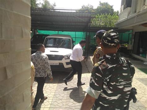 Ed Officials Arrive At Shiv Senas Mp Sanjay Rauts House