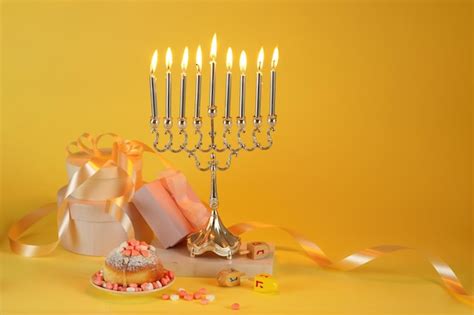 Imagem Do Feriado Judaico Hanukkah Rosquinhas Candelabros