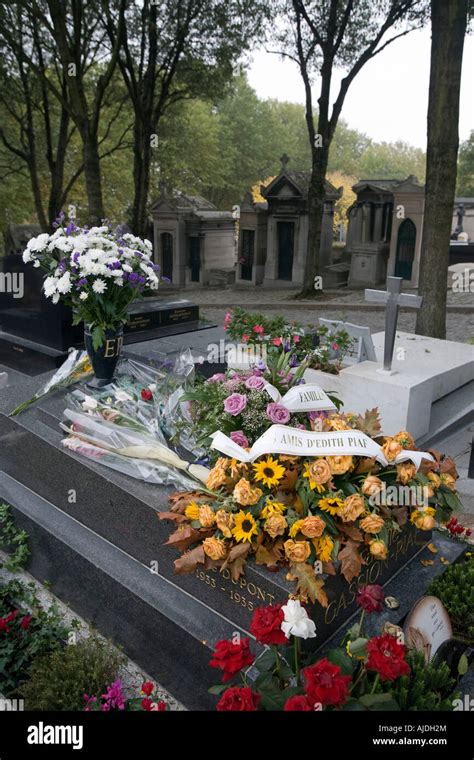 Tombe d Edith Piaf au cimetière du Père Lachaise situé dans le 20e