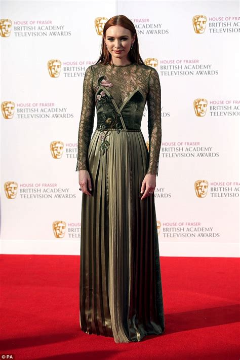 Tv Baftas Sees Poldark Stars Heida Reed And Eleanor Tomlinson Look Sensational Daily Mail Online